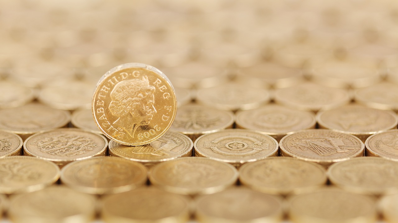 Pound Sterling got a lift from dollar's decline vs yen