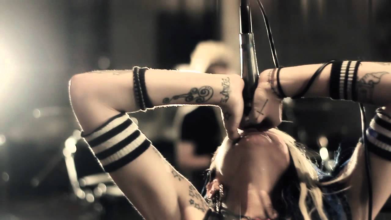 Stitched Up Heart Grave Official