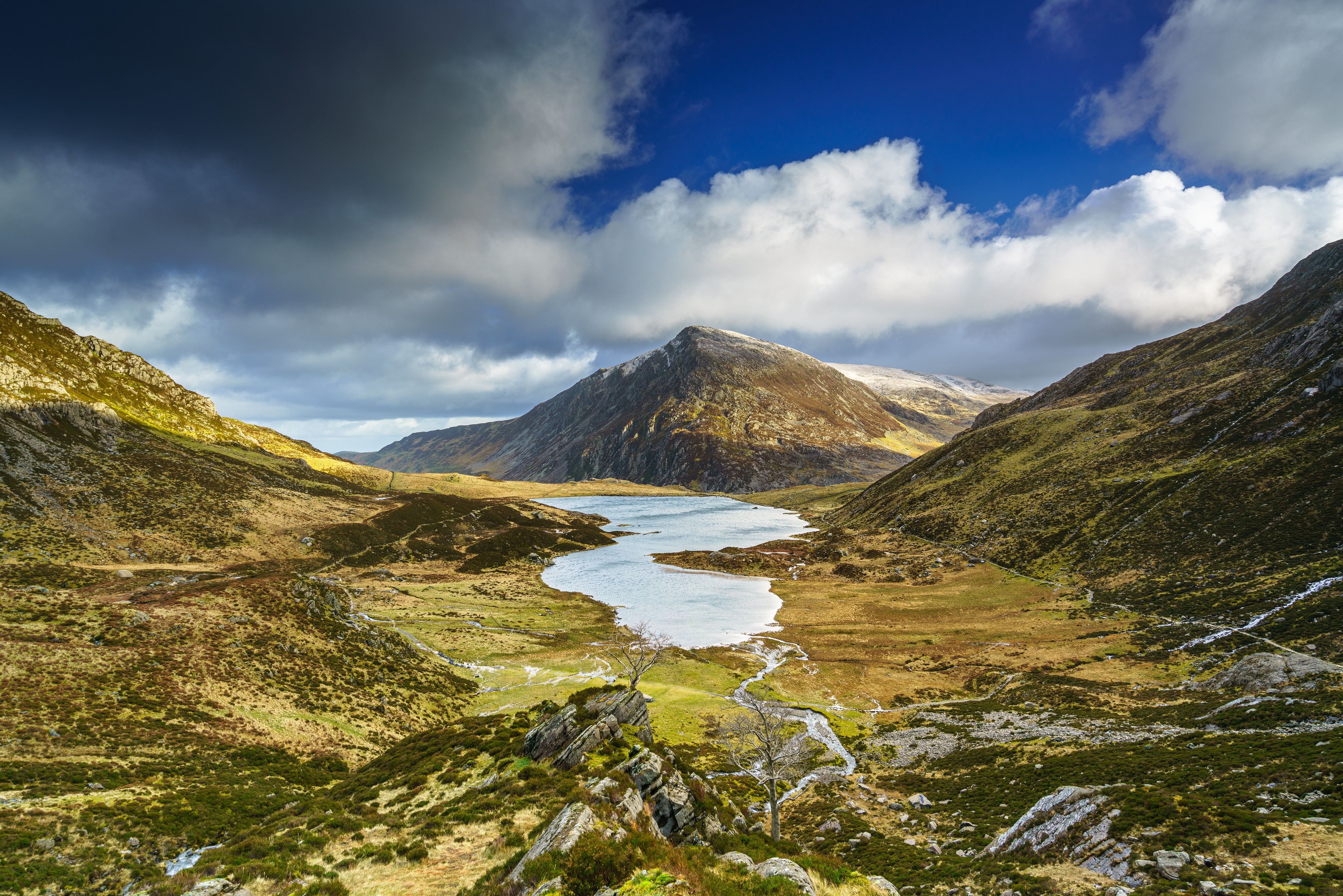 Download Nature Lake Snowdonia Wales Mountain Cloud Landscape 4k Ultra HD Wallpaper
