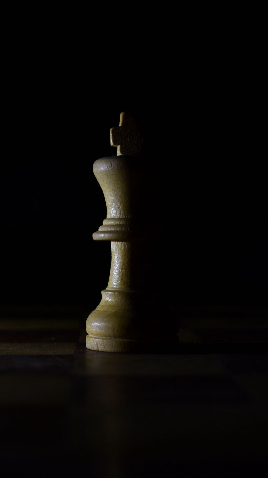 Download Wallpaper 938x1668 Chess, King, Figure, Game, Board, Shadow, Dark Iphone 8 7 6s 6 For Parallax HD Background