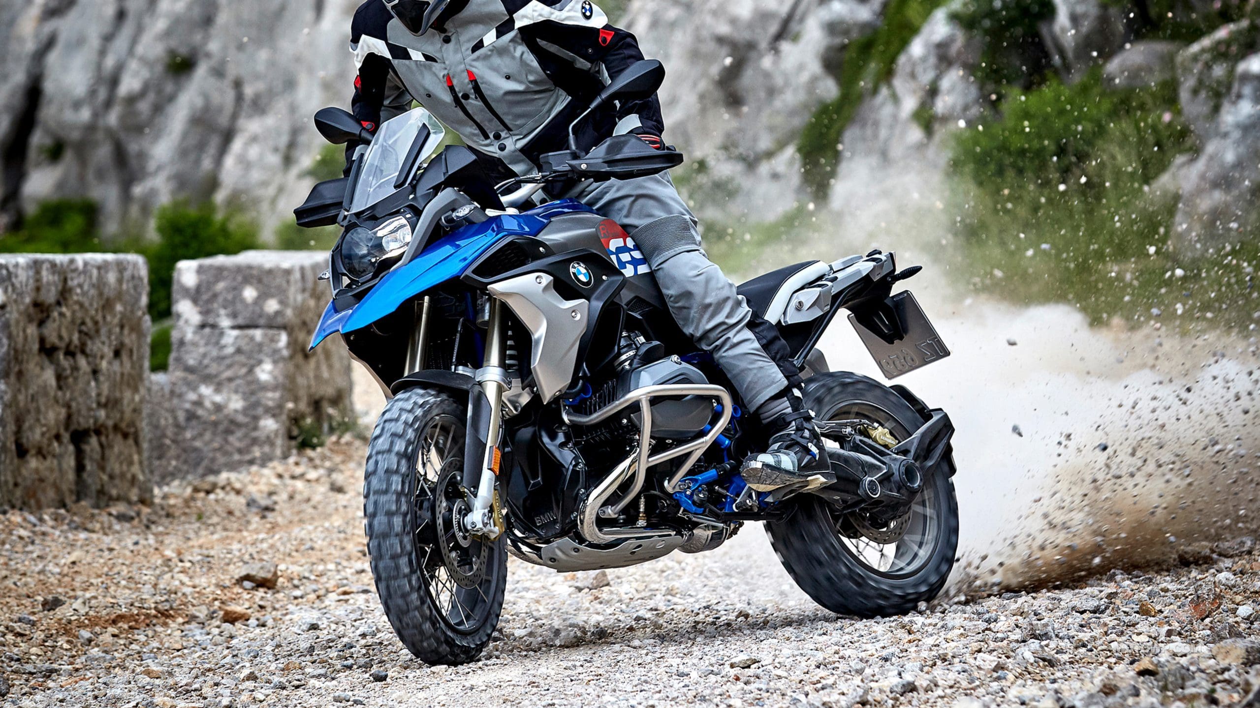 BMW Motorcycle [4K] Wallpaper