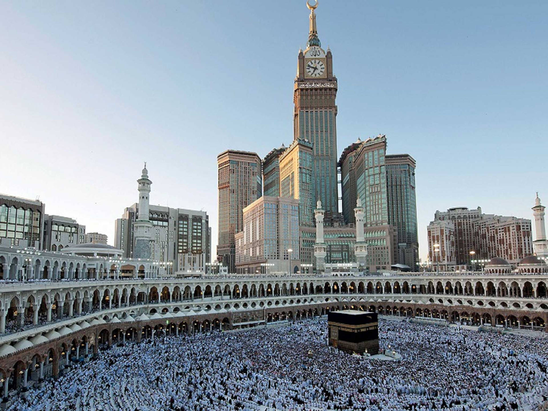 Download Skyscrapers And Hajj Crowd In Makkah HD Wallpaper