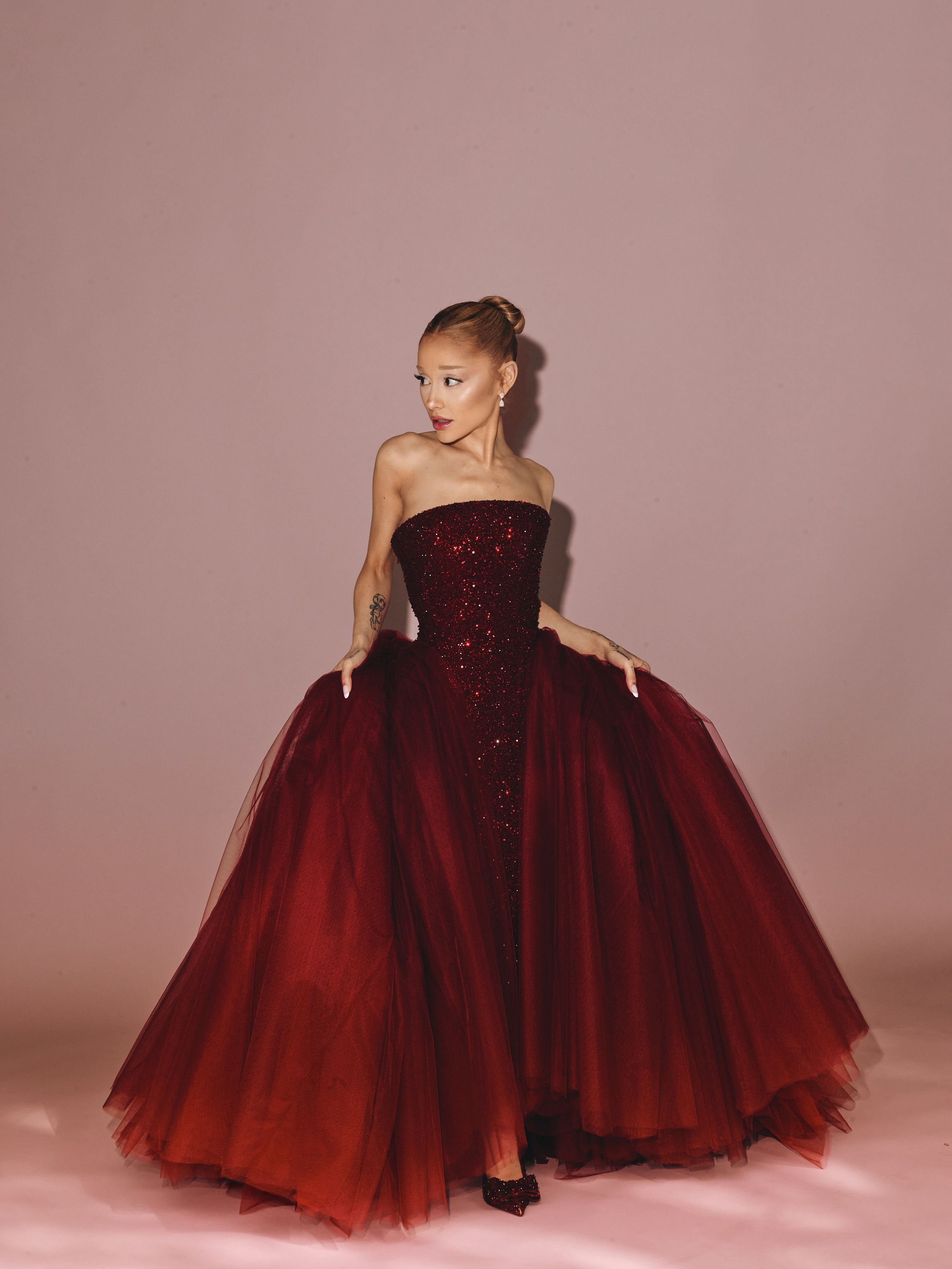 Ariana Grande's 2025 Oscars Fashion Was a “Tribute to Oz”