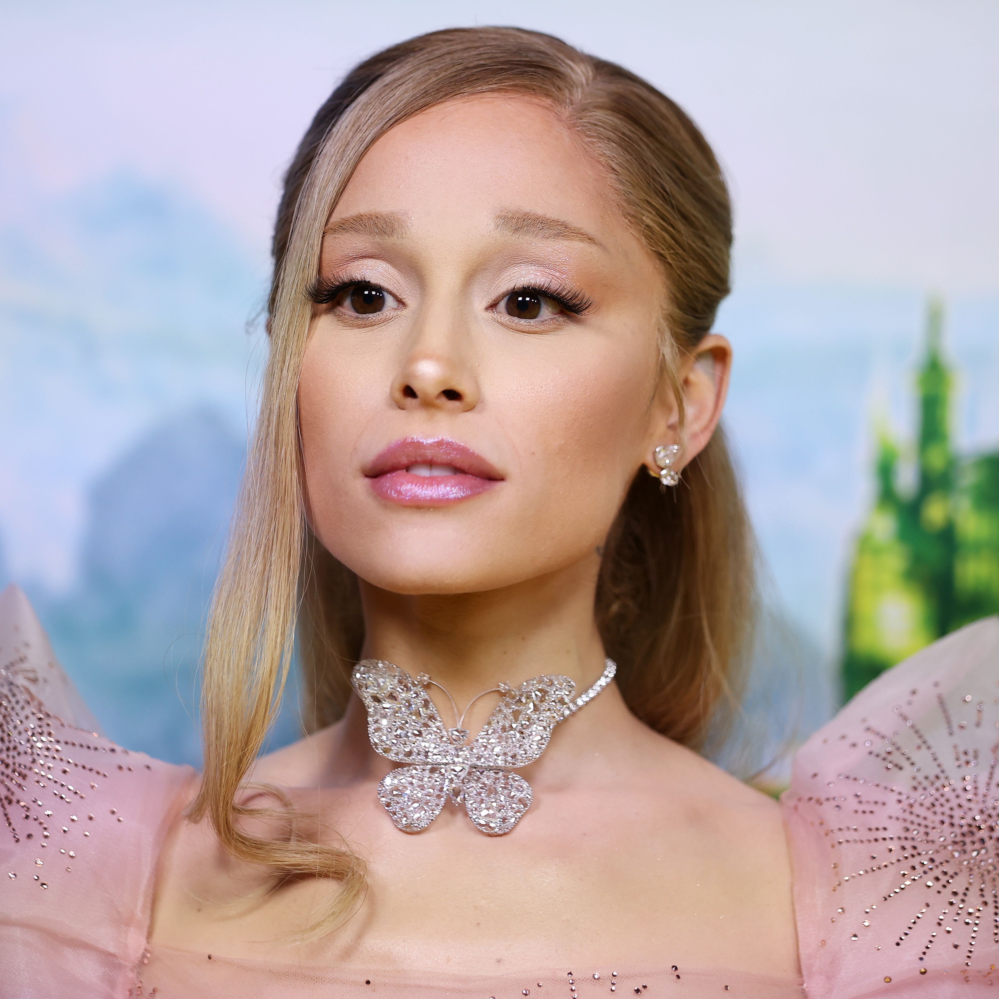 Ariana Grande Made an Unexpected Hair Color Change for the Golden Globes—See Photo