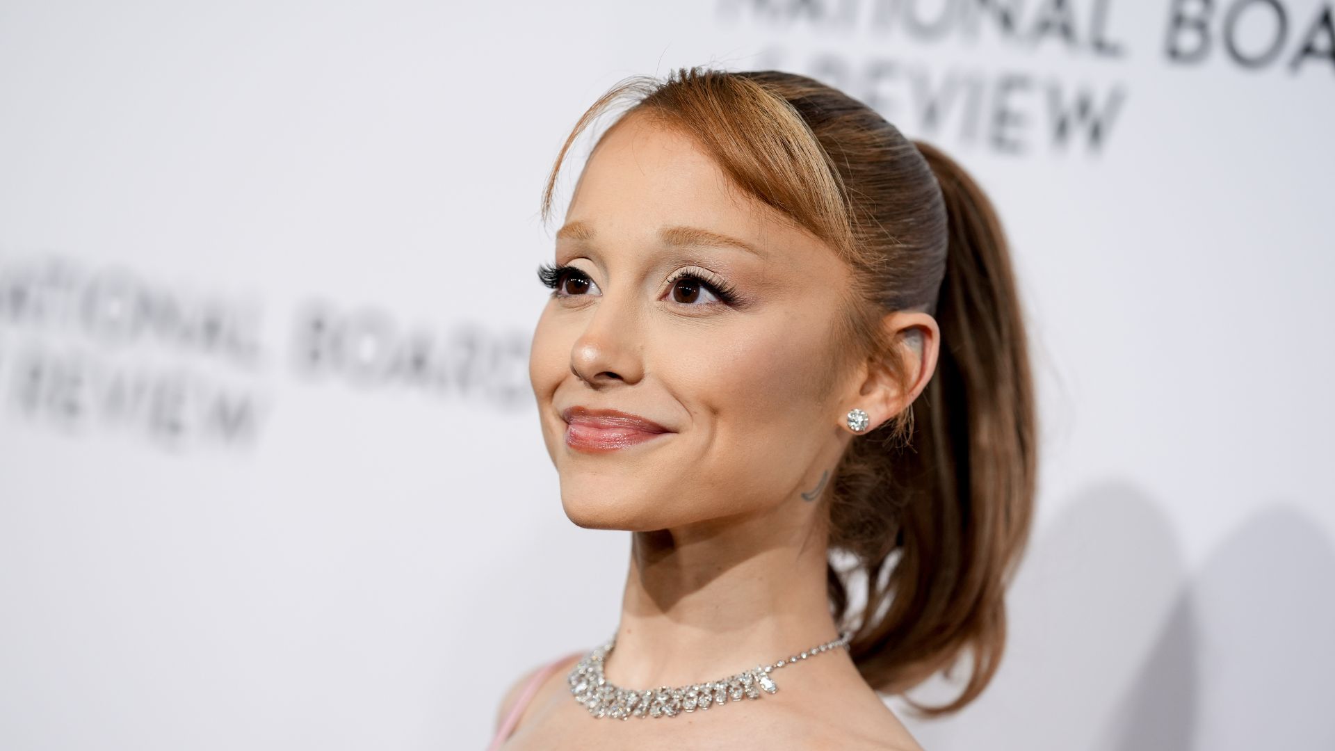 Ariana Grande 2025 Photo Why The Internet Is Obsessed With Her New Ariana Grande 2025 Photo Why The Internet Is Obsessed With Her New