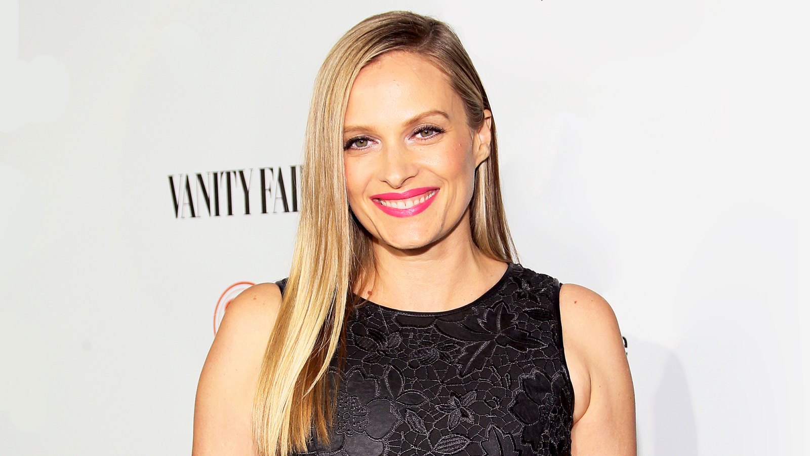 Vinessa Shaw Reveals She's Pregnant With Hilarious 'Hocus Pocus' Photo