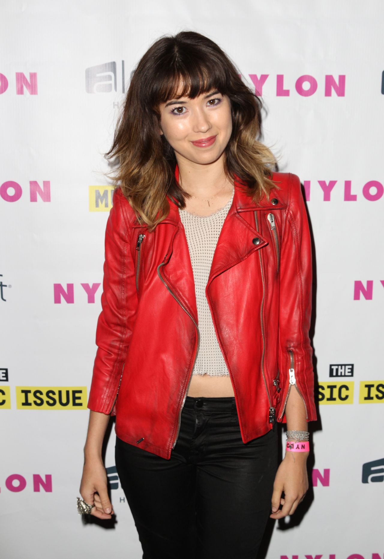 Nichole Bloom Style, Clothes, Outfits and Fashion • CelebMafia