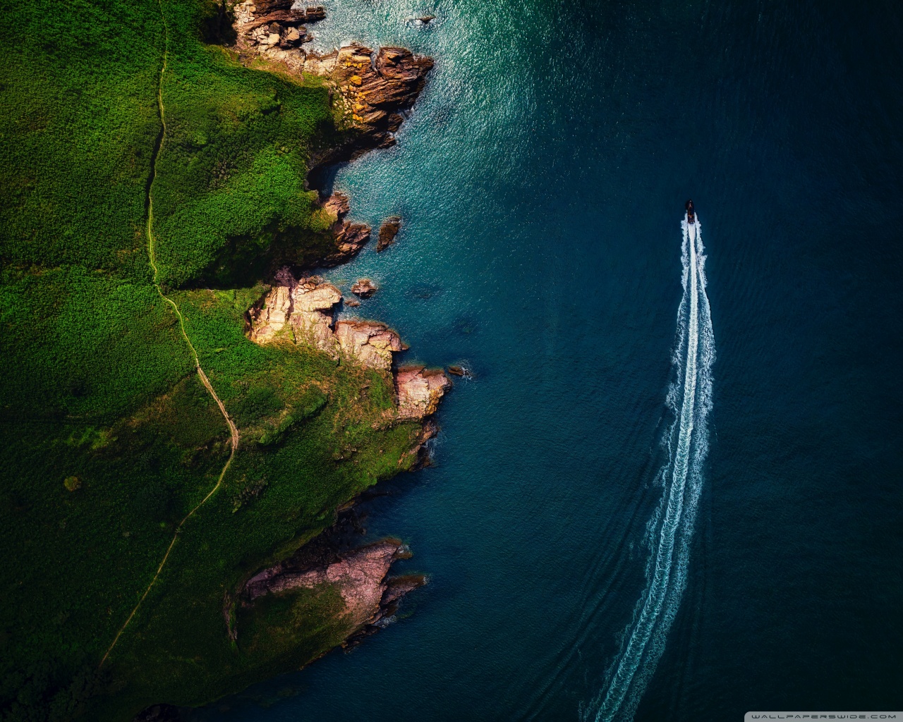 Summer Boating along the Coastline 4K UHD Wallpaper for UltraHD Desktop and TV, Widescreen and UltraWide Display, Dual Monitor, Smartphone and Tablet Devices