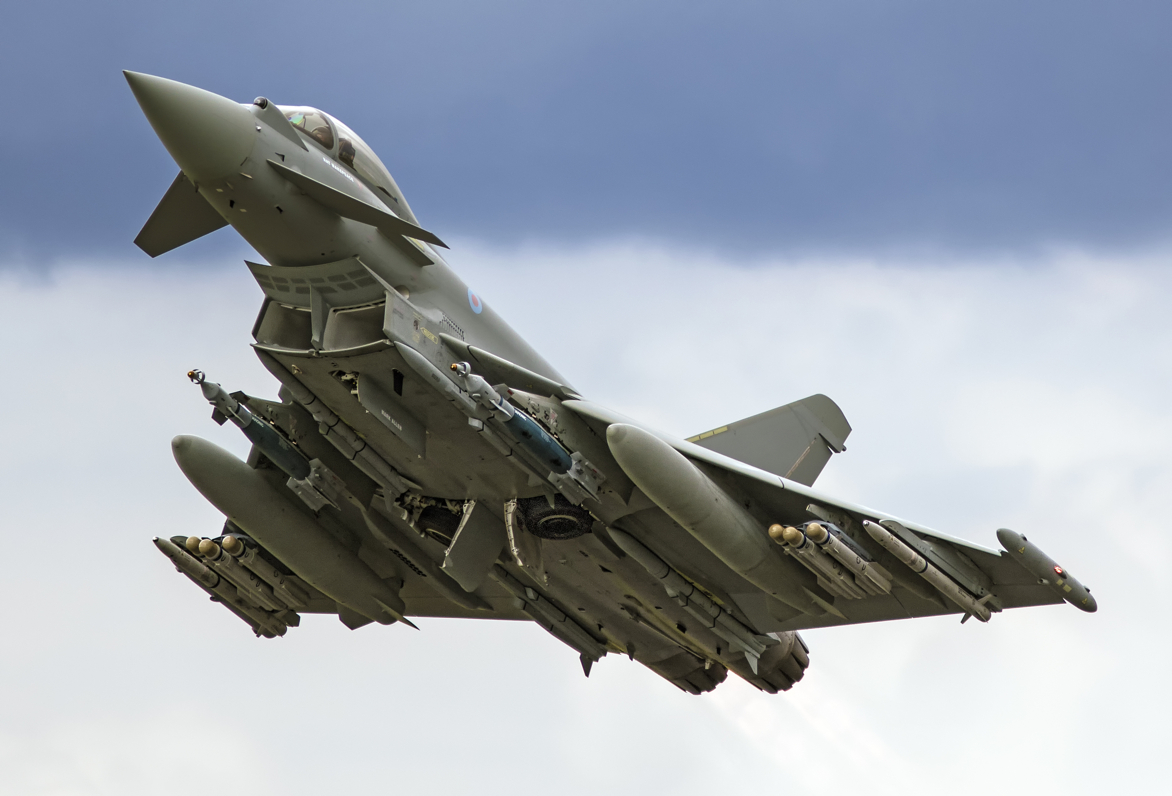 Eurofighter Typhoon Jet Fighter: Stunning HD Military Warplane Wallpaper