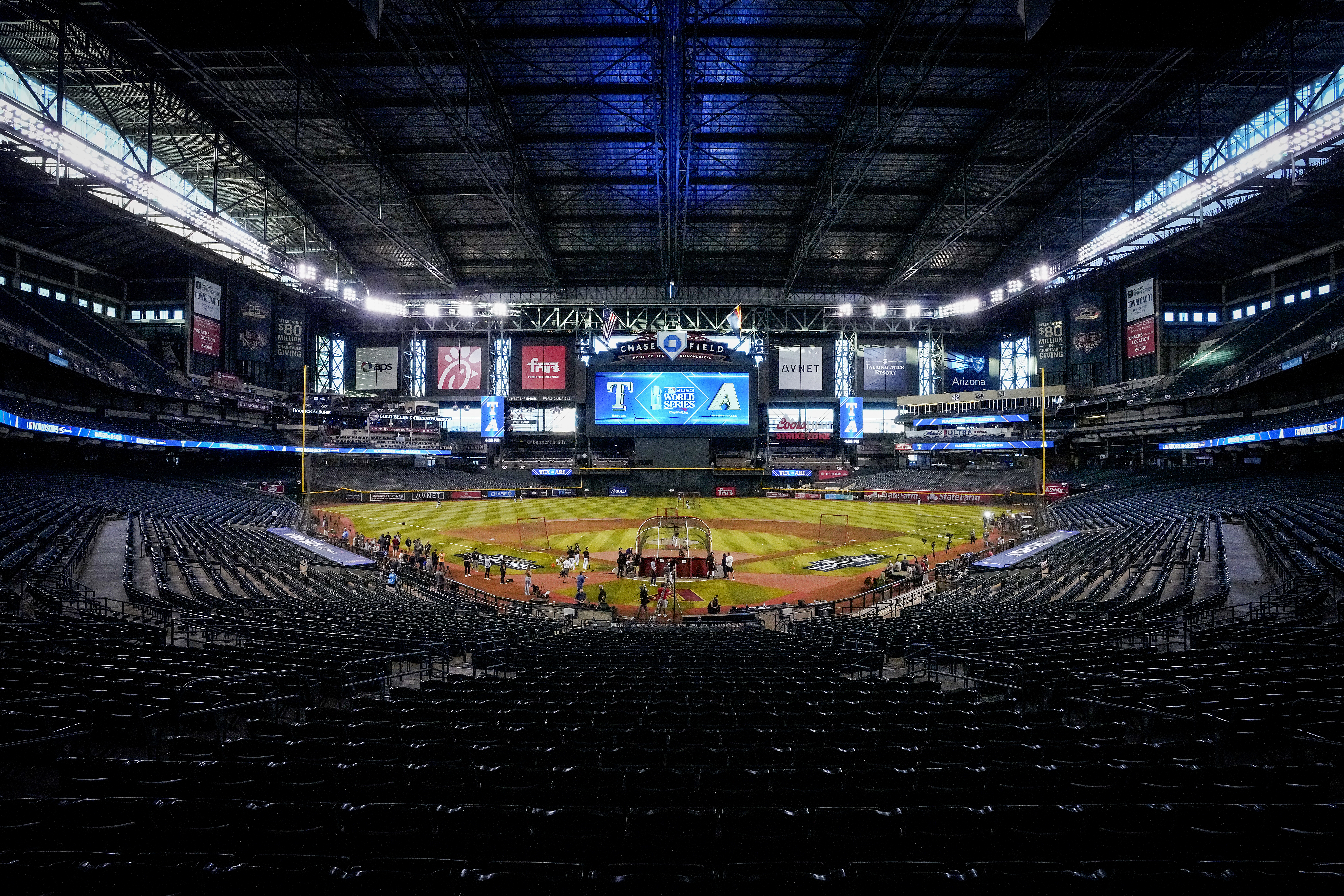 Roof Will Be Open For World Series Game 3 Between Rangers Diamondbacks