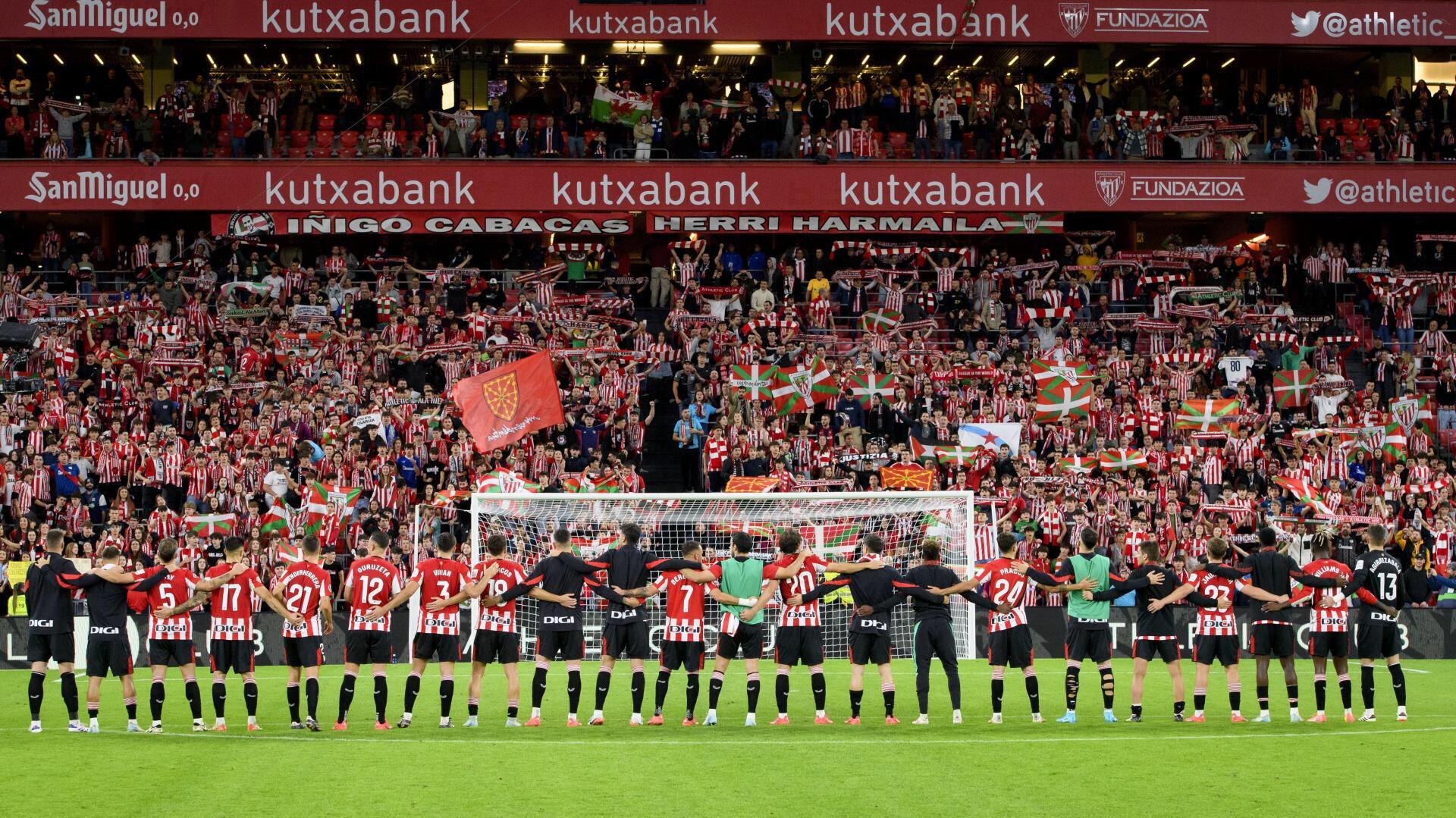 HD Wallpaper of Athletic Club Celebrating Soccer Triumphs