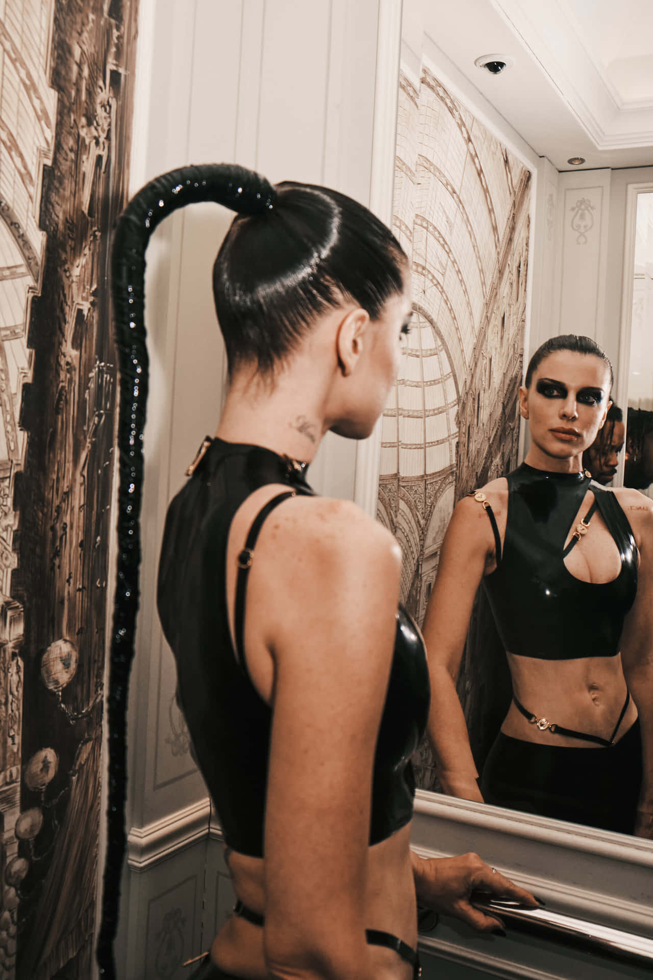 Download Up And Coming Actress Julia Fox On The Red Carpet