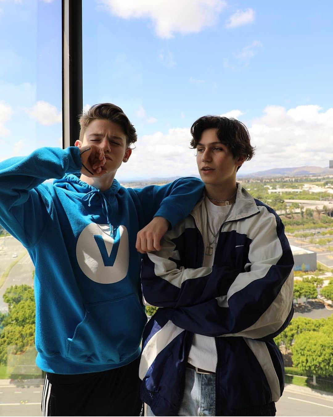 Download Rising Stars Moormeier and Lil Huddy in a Frame Wallpaper