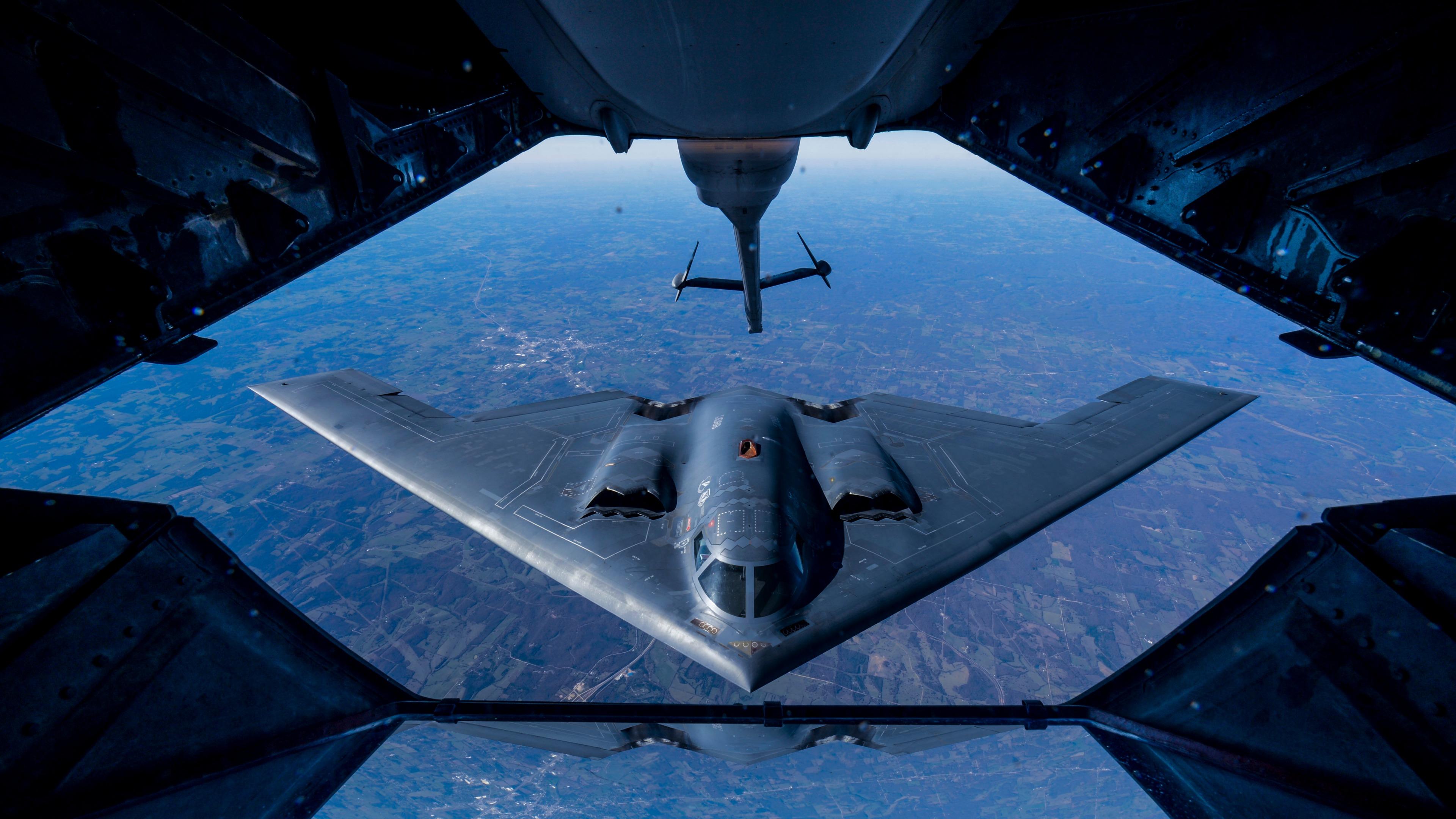 B 2 Spirit Refueling
