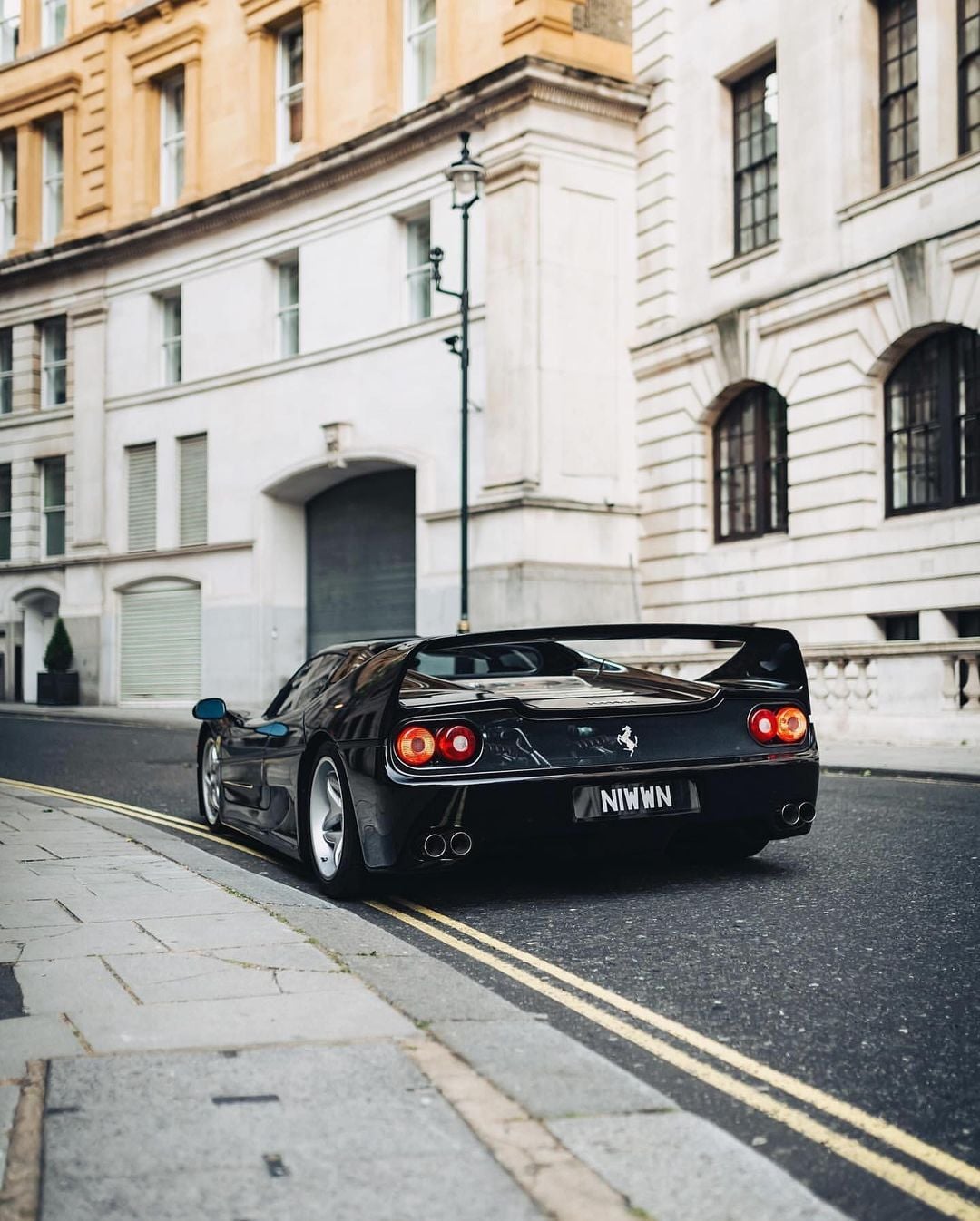 Black Ferrari F50 [1080 x 1350]
