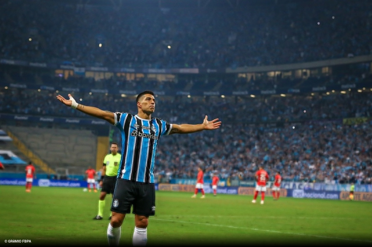 Com golaço de Suárez, Grêmio vence o Internacional e se recupera no Brasileirão