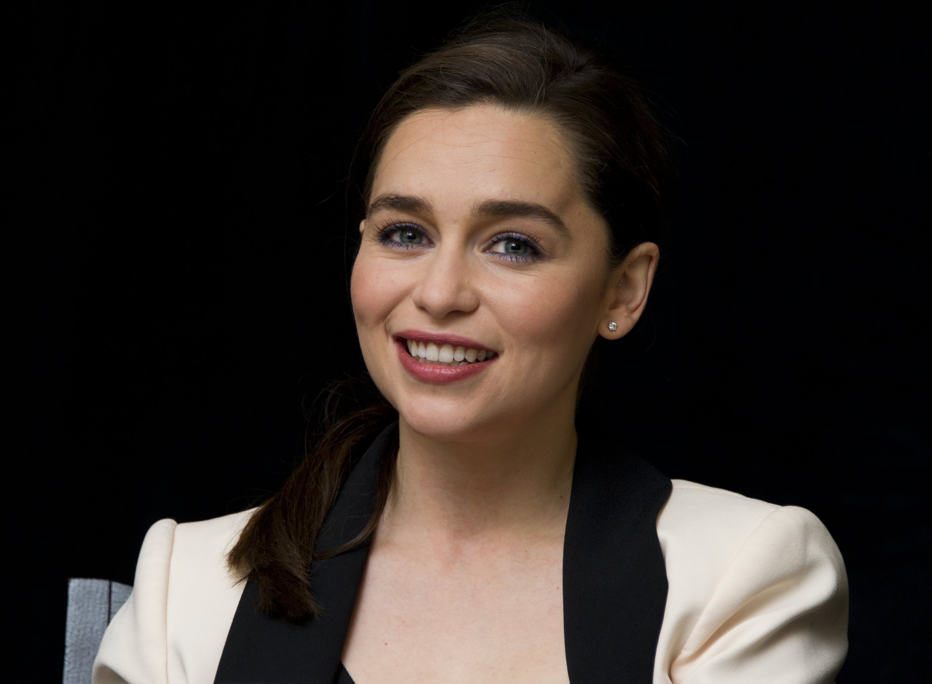 Emilia Clarke Wallpaper HD / Desktop and Mobile Background