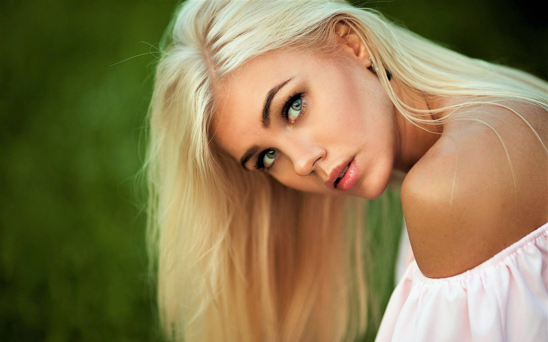 Beautiful Blondes Wallpaper