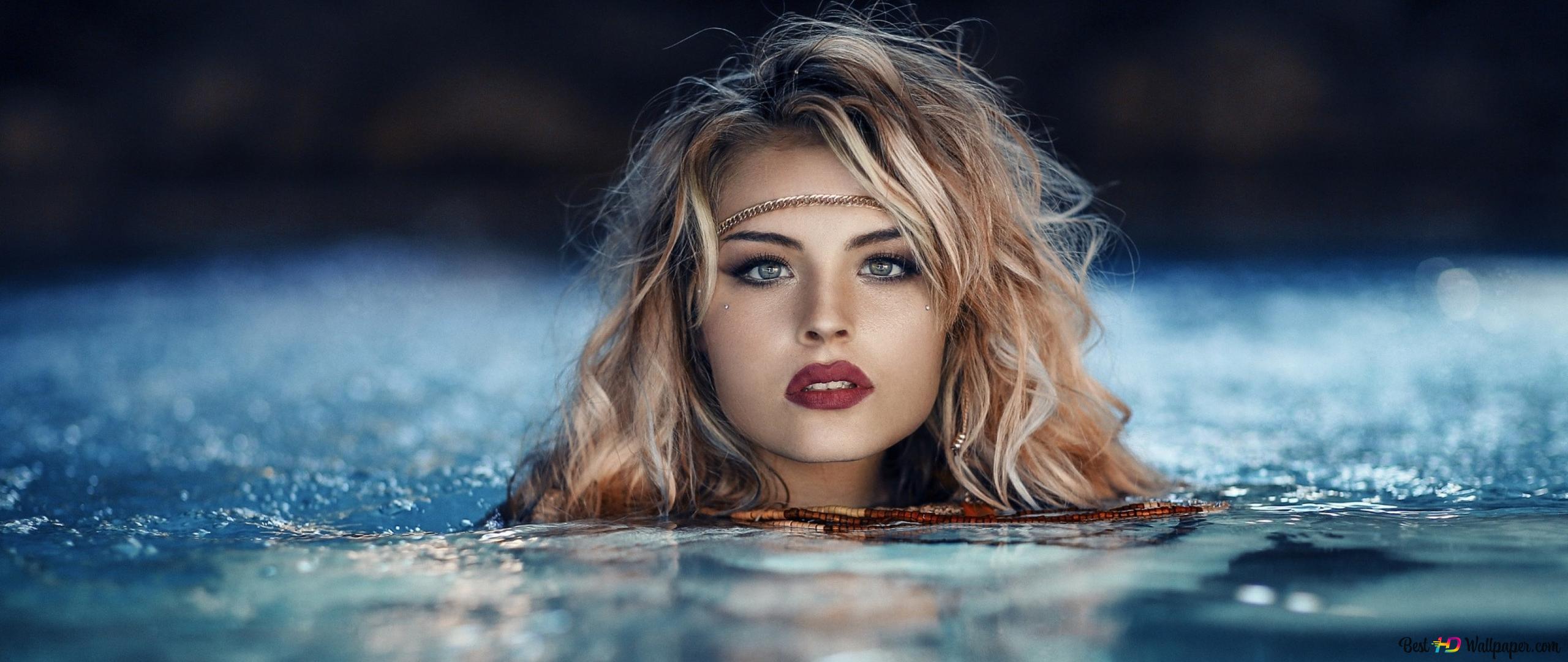 Beauty looks out of the water 2K wallpaper download