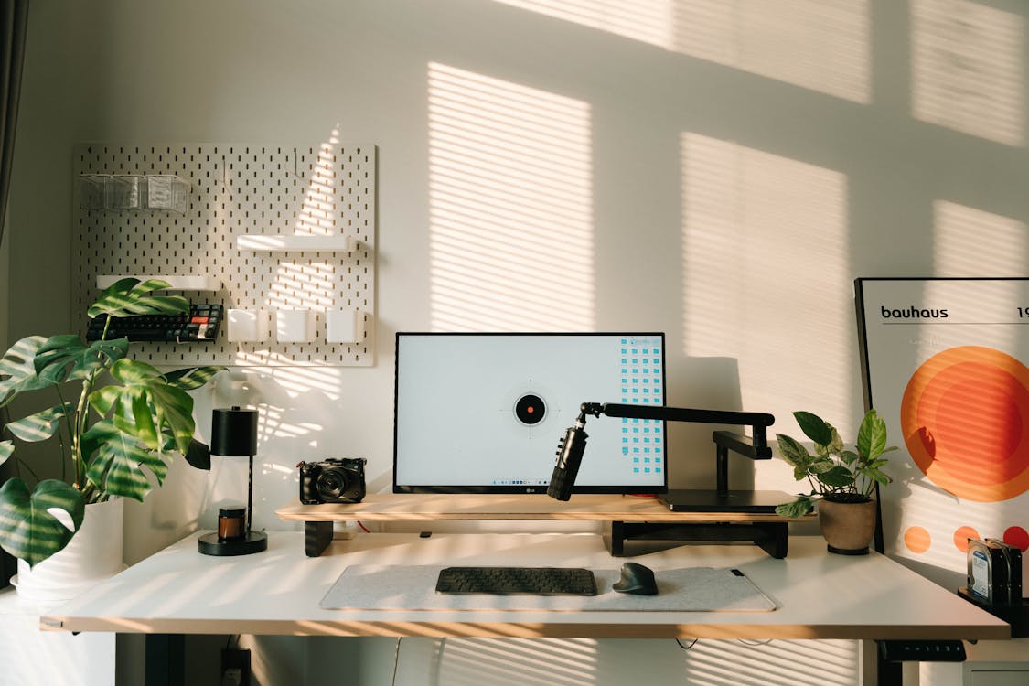 Minimalist Home Office with Modern Decor · Free