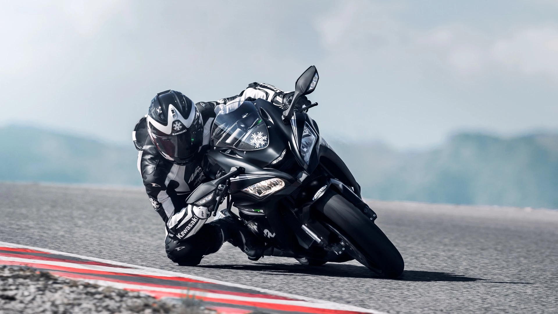 Kawasaki Stays The Course With 2018 Ninja ZX 10RR