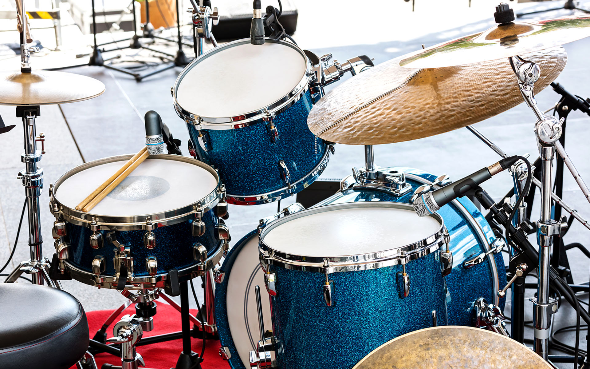 Drum Mics: How to Place Microphones Around Your Kit for a Live Concert