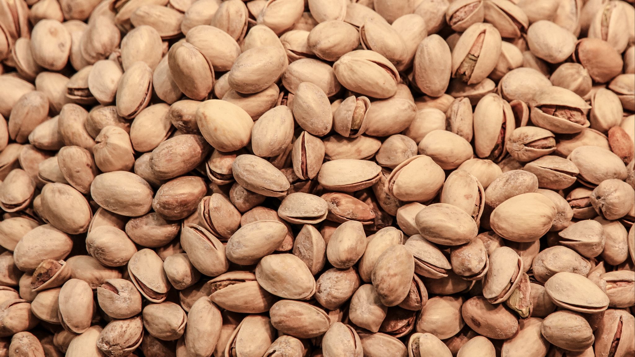 Download wallpaper 2048x1152 pistachio, ripe, nuts, roasted ultrawide monitor HD background