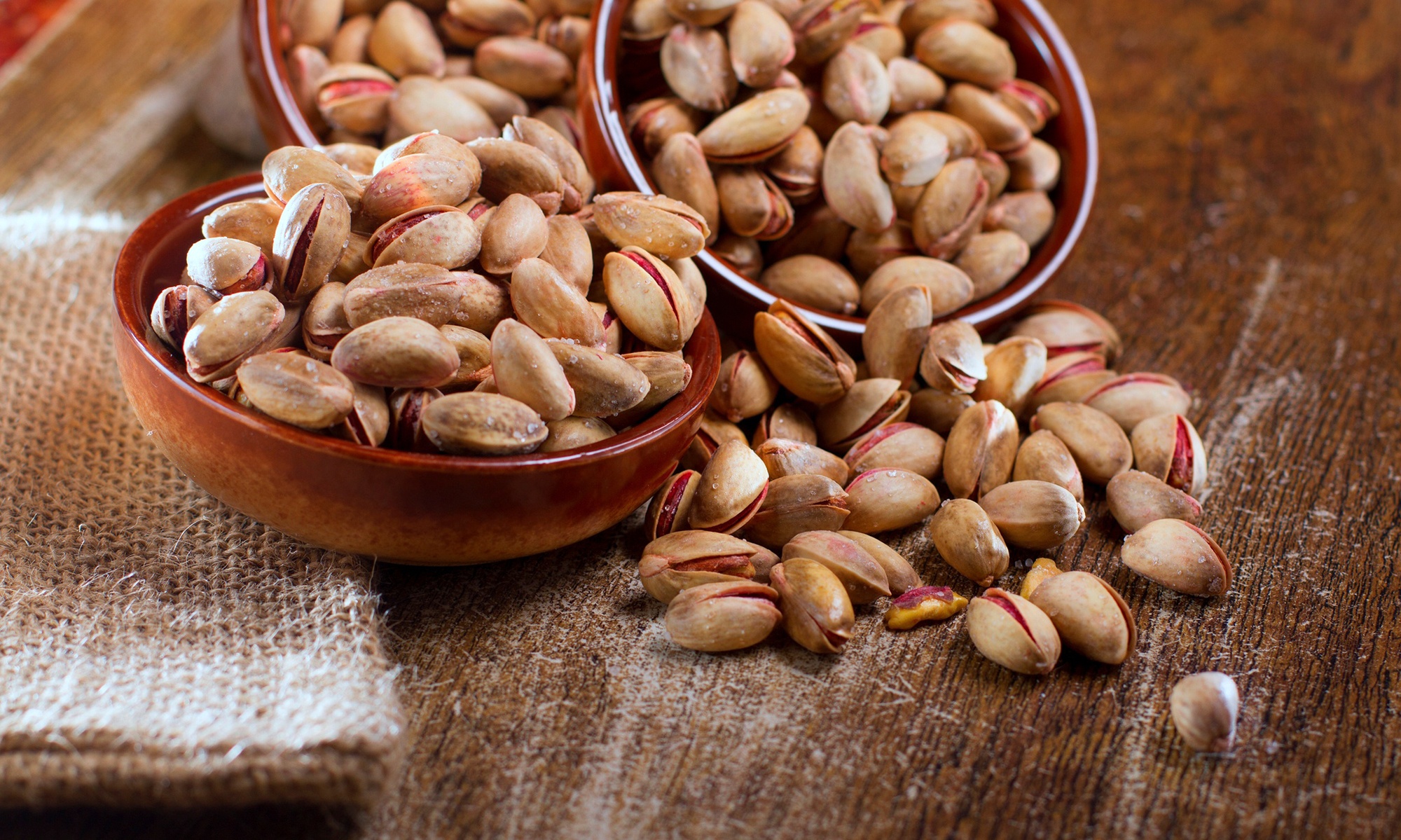 Wallpaper nuts, nuts, pistachios, salt for mobile and desktop, section еда, resolution 2000x1199