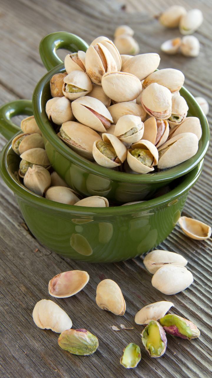 Benefits of eating pistachios and side effects of eating them