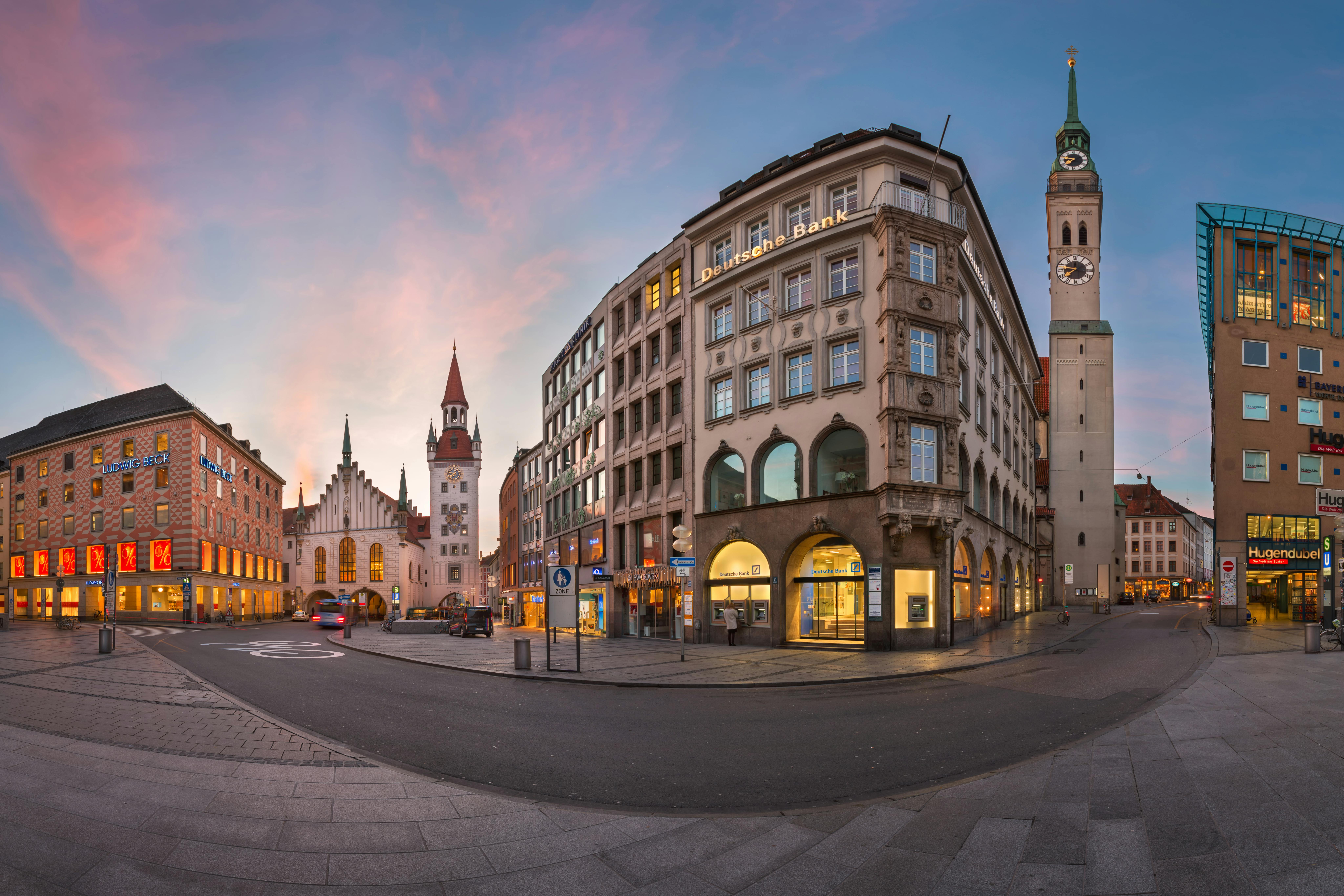 Panorama of Marienplatz · Free
