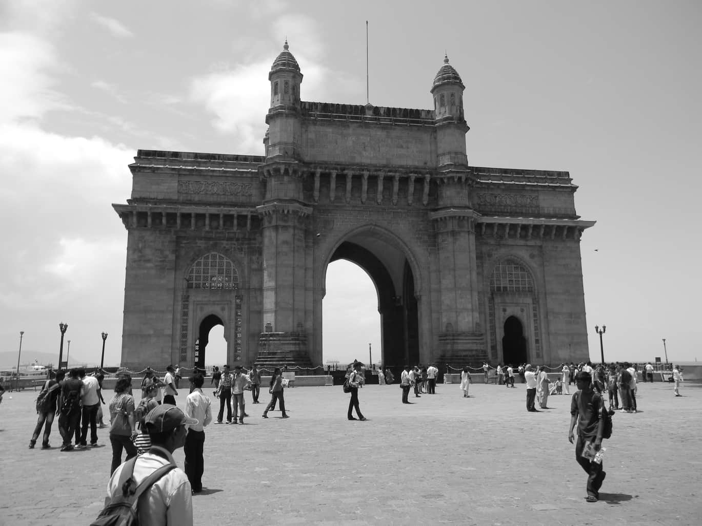 FAMOUS MONUMENTS OF INDIA: DECODE THE LEGENDS AND ANCIENT SECRETS MARKED IN STONE