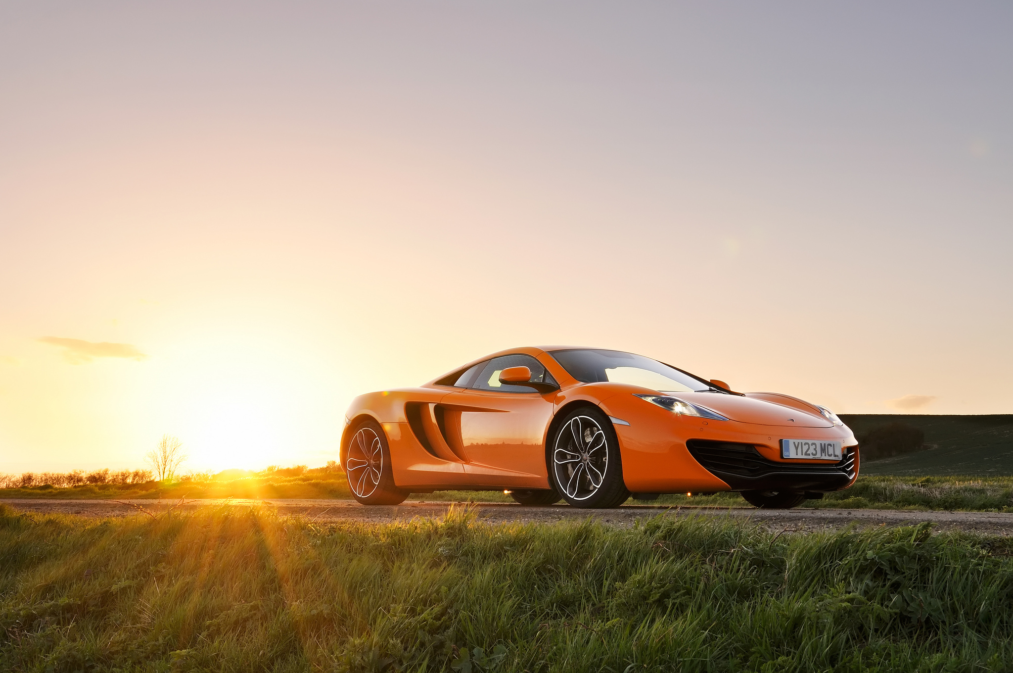 Download Wallpaper 2048x1360 Mclaren, Mp4 12c, Orange, Front, Sun, Glare HD Background