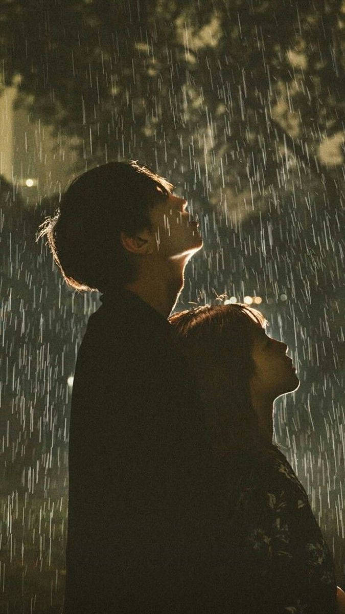 Download Rain Couple Night Wallpaper