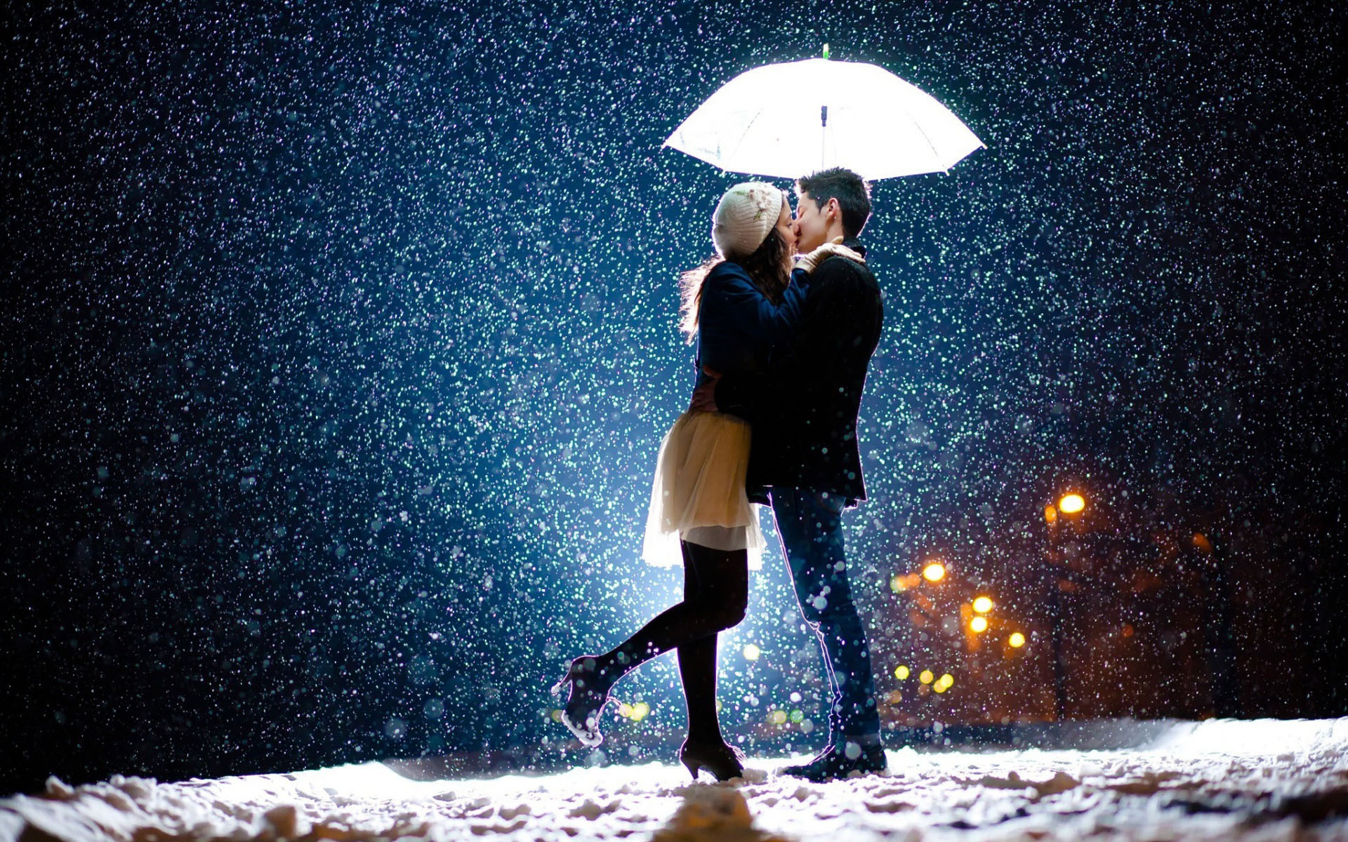 Romantic Couple in Rainx1200 resolution wallpaper