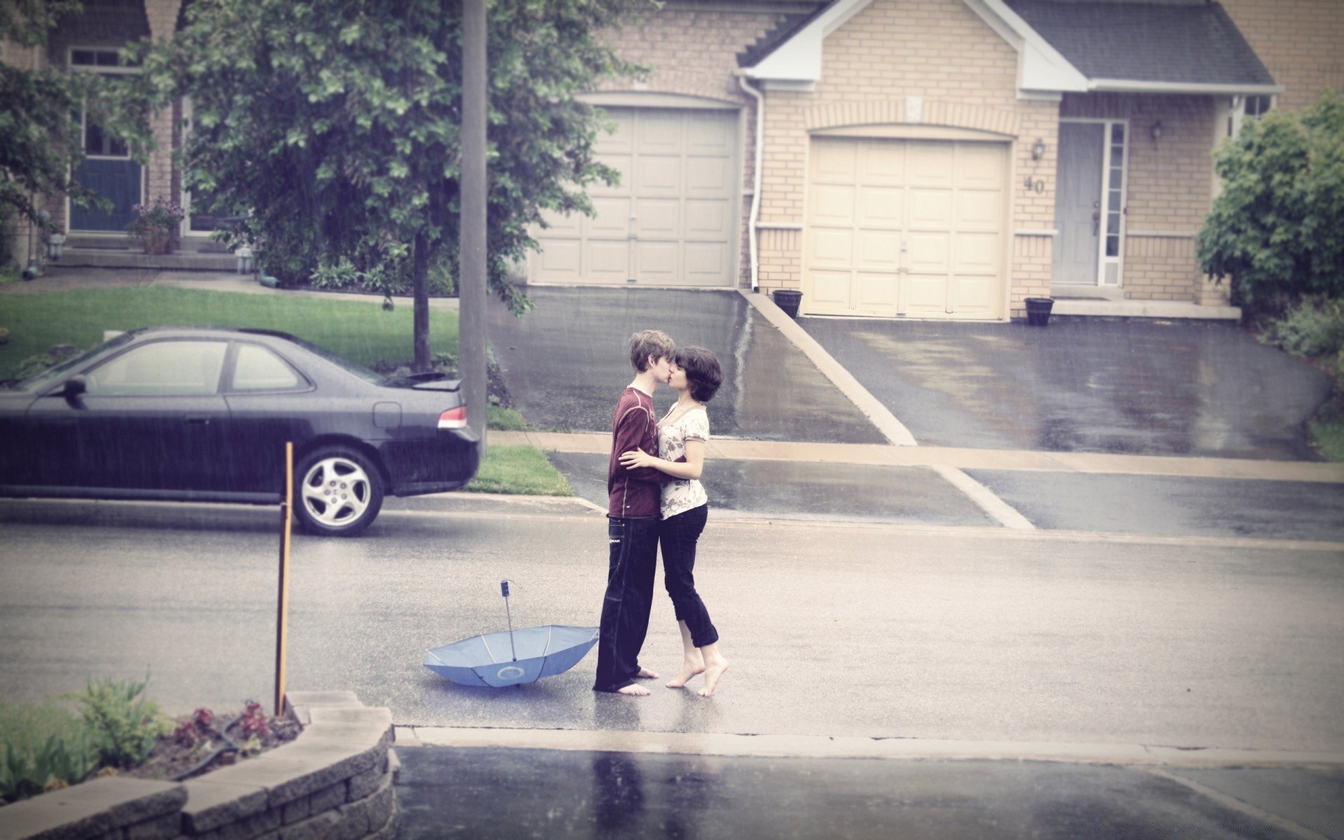 A couple in love gets wet in the rain