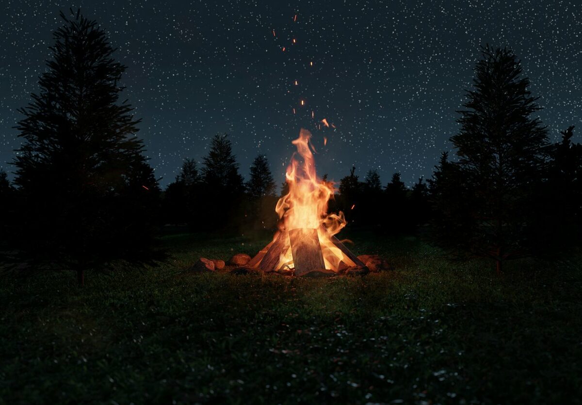 Campfires: How to Build the Perfect Campfire and How to Start a Fire
