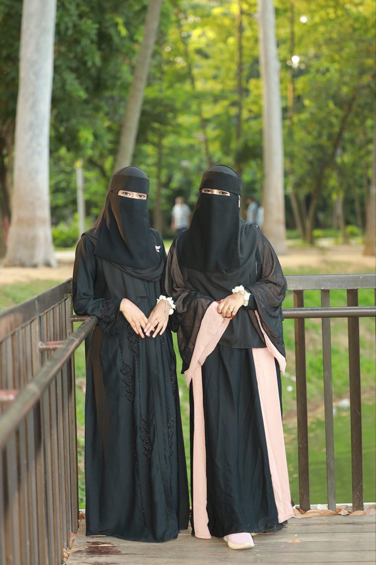 Niqabi friends