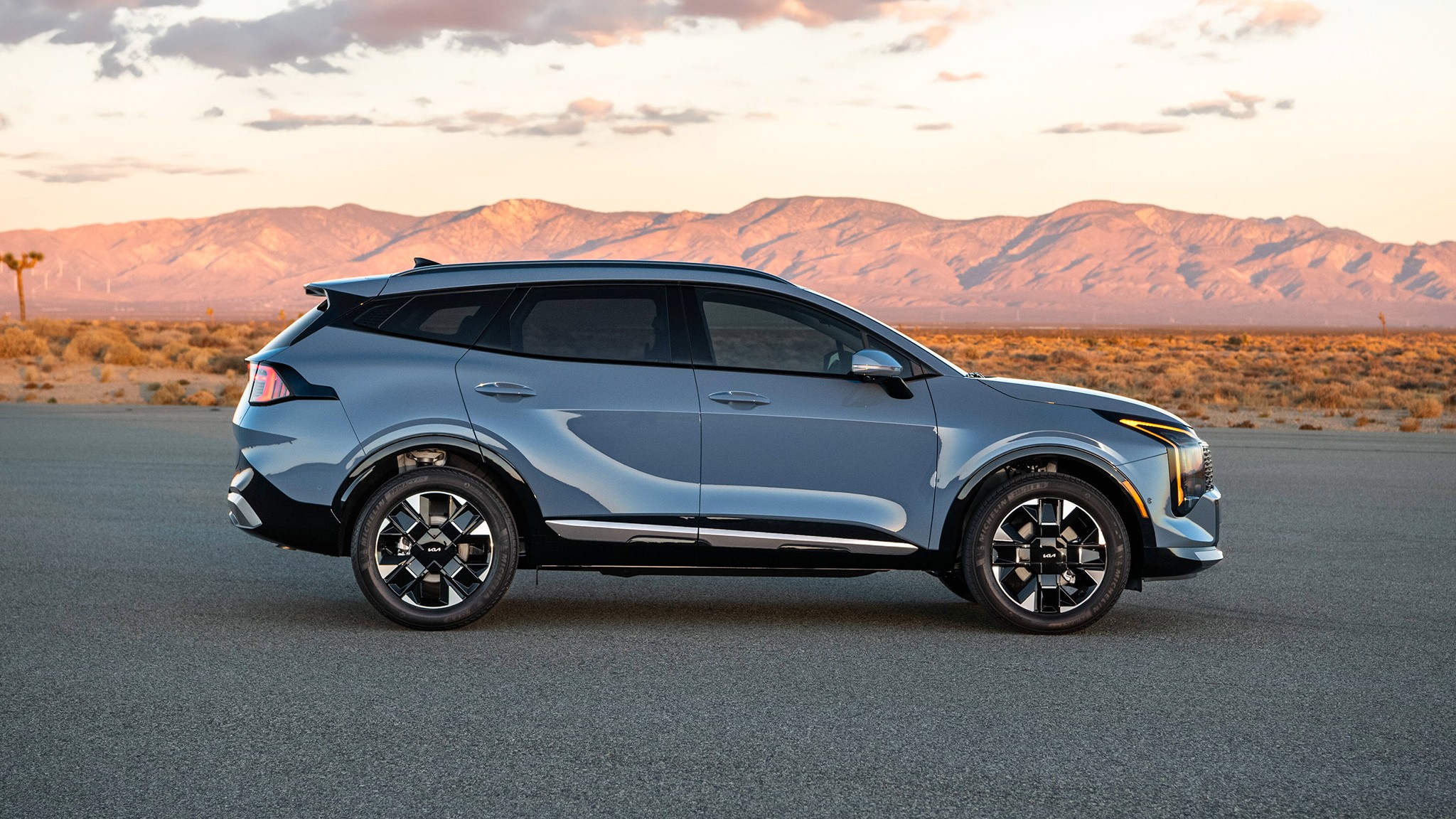 2026 Kia Sportage Hybrid Photo: Interior, Exterior, and Videos