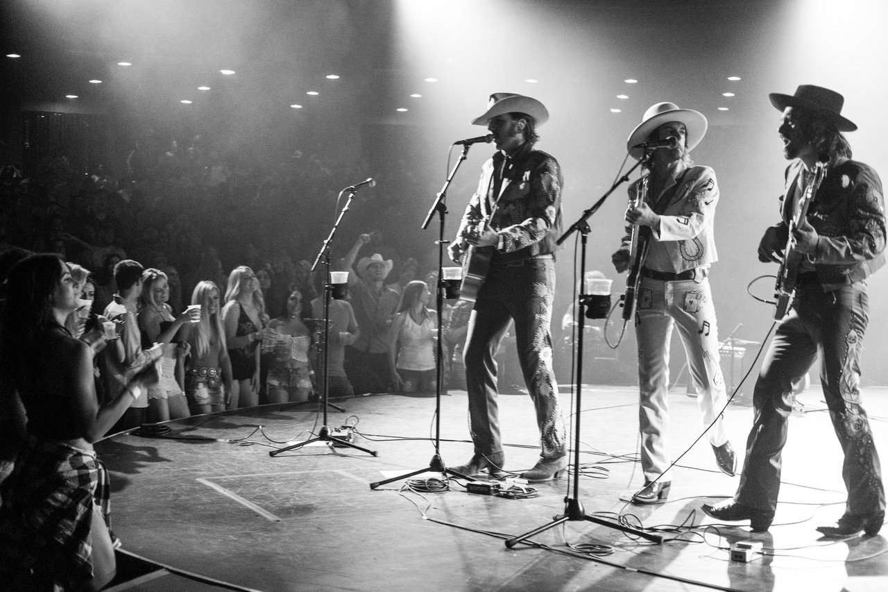 Midland على X: Midlanderos! VIP meet and greet packages for our upcoming shows are live. Yes, this includes the Electric Rodeo Tour. Upgrade your existing tickets or buy a package before they're