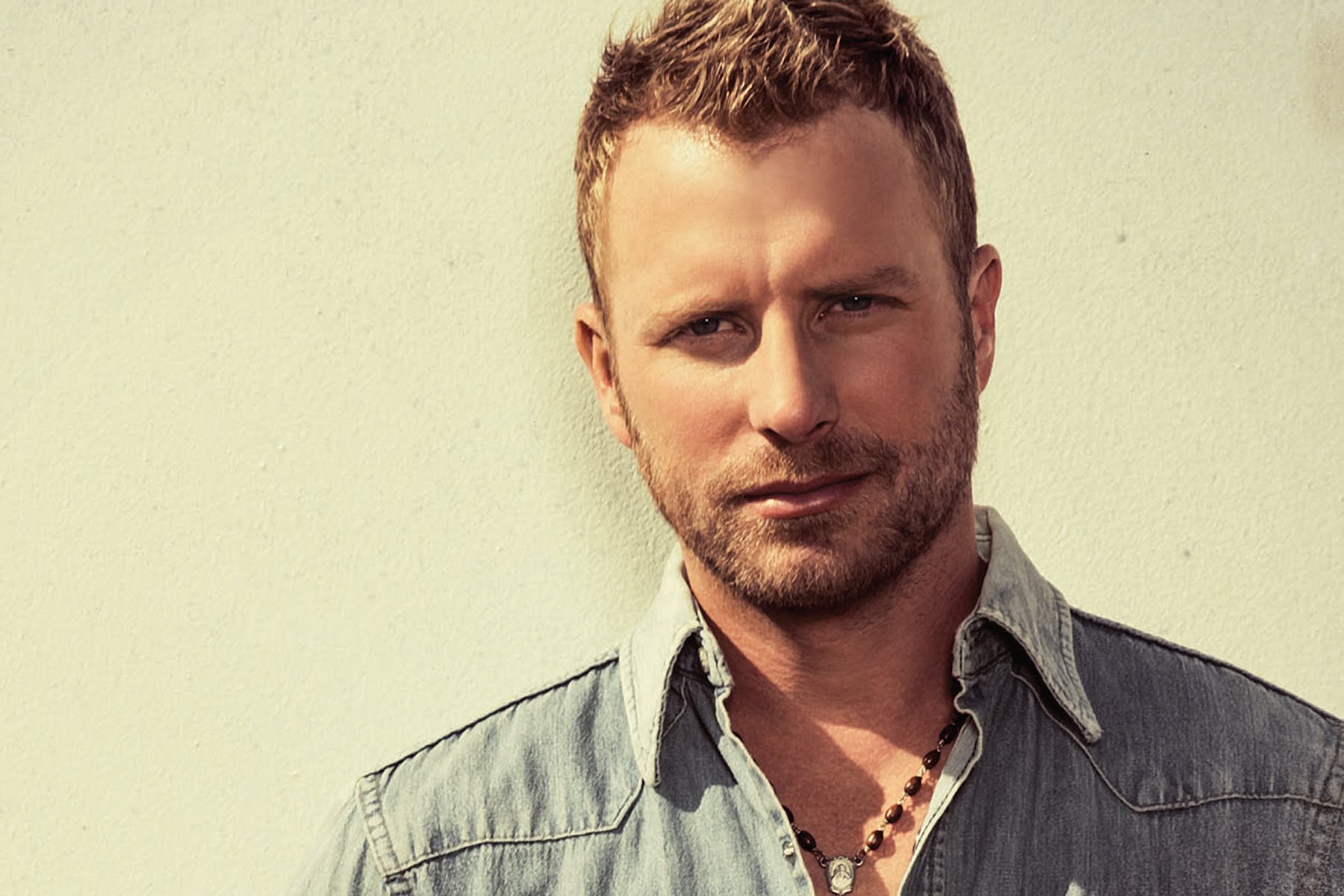 Dierks Bentley Scores with “Black”! [VIDEO]
