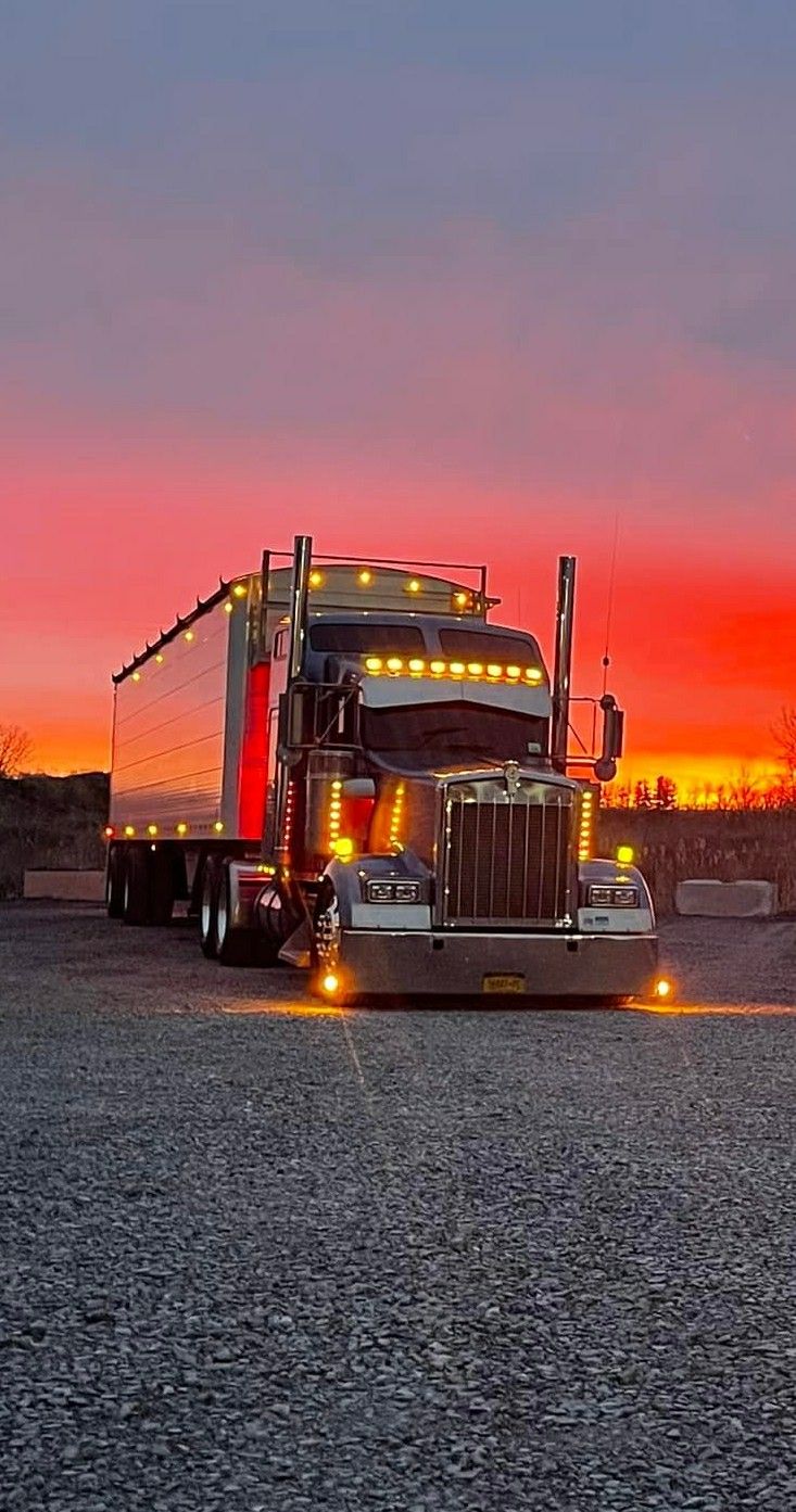 Beautiful Kenworth Semi Truck