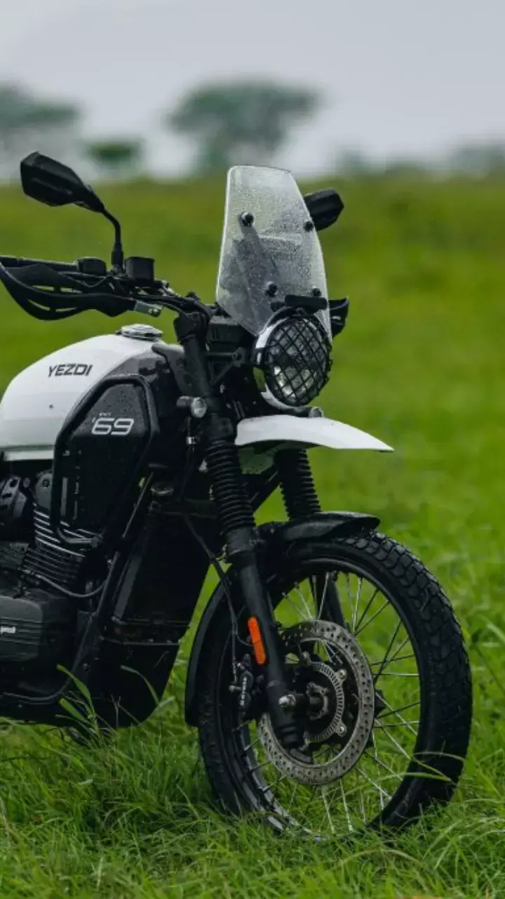 केवल 2.15 लाख रूपये में लॉन्च हुई नई Yezdi Adventure 2025, जानें इसके शानदार लुक्स और