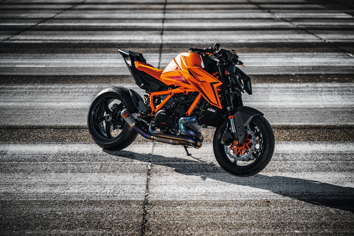 INTRODUCING THE KTM 1390 SUPER DUKE R