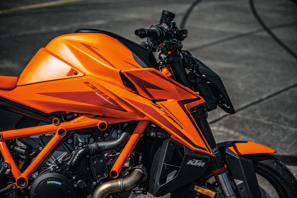INTRODUCING THE KTM 1390 SUPER DUKE R