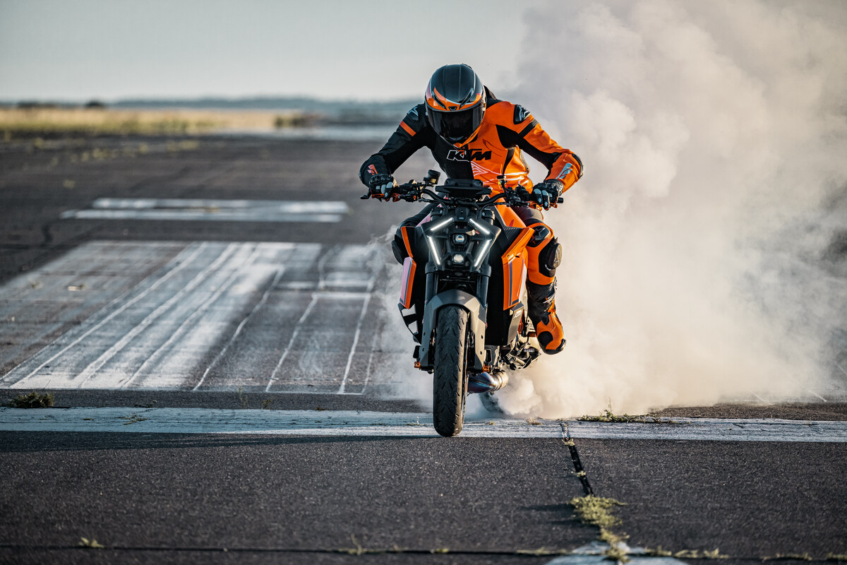 CANADA INTRODUCING THE KTM 1390 SUPER DUKE R