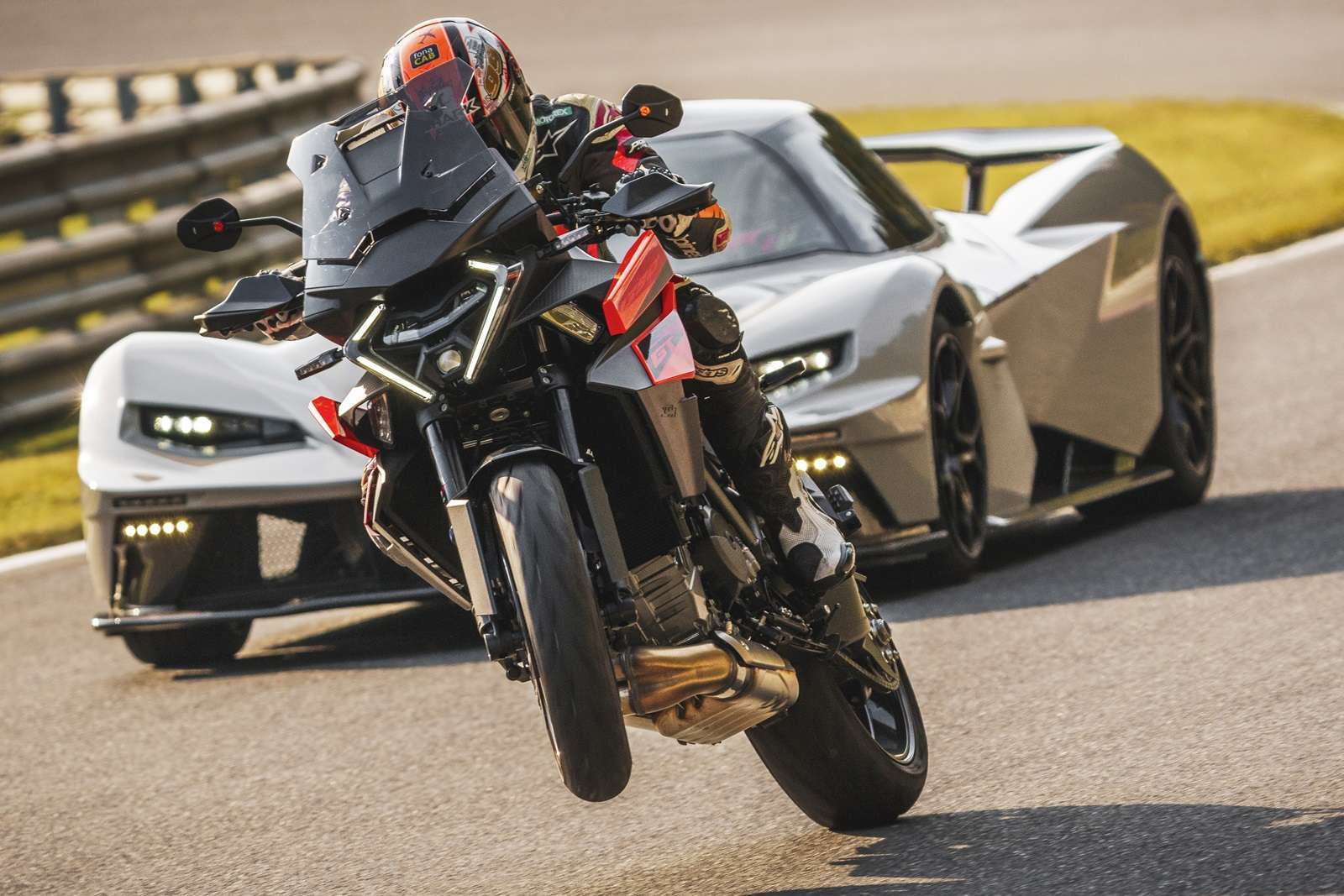 2025 KTM 1390 SUPER DUKE GT beast. Motorcycle News, Reviews and Knowledge Base