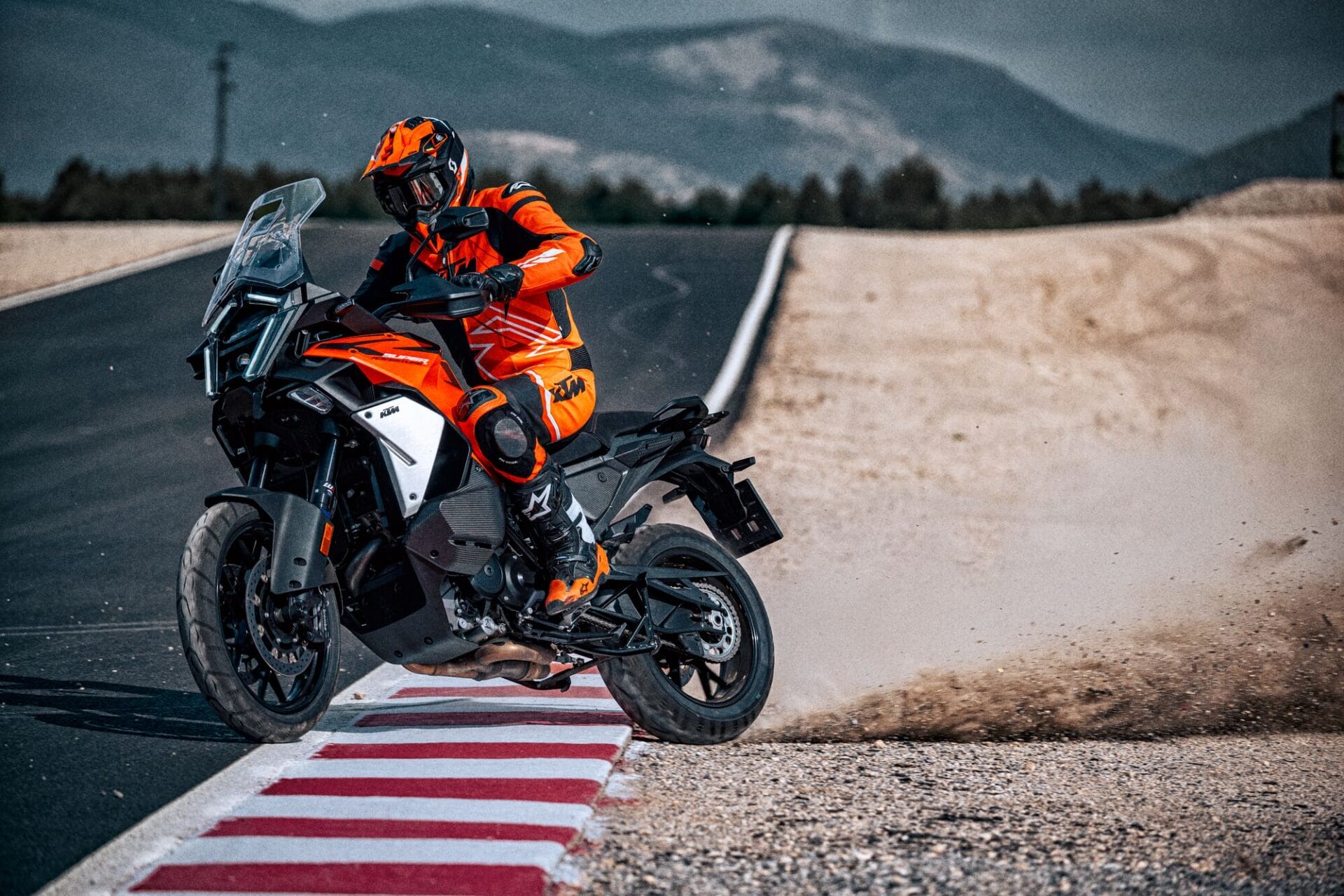 2025 KTM 1390 Super Adventure S EVO powerhouse for adventure riders.News