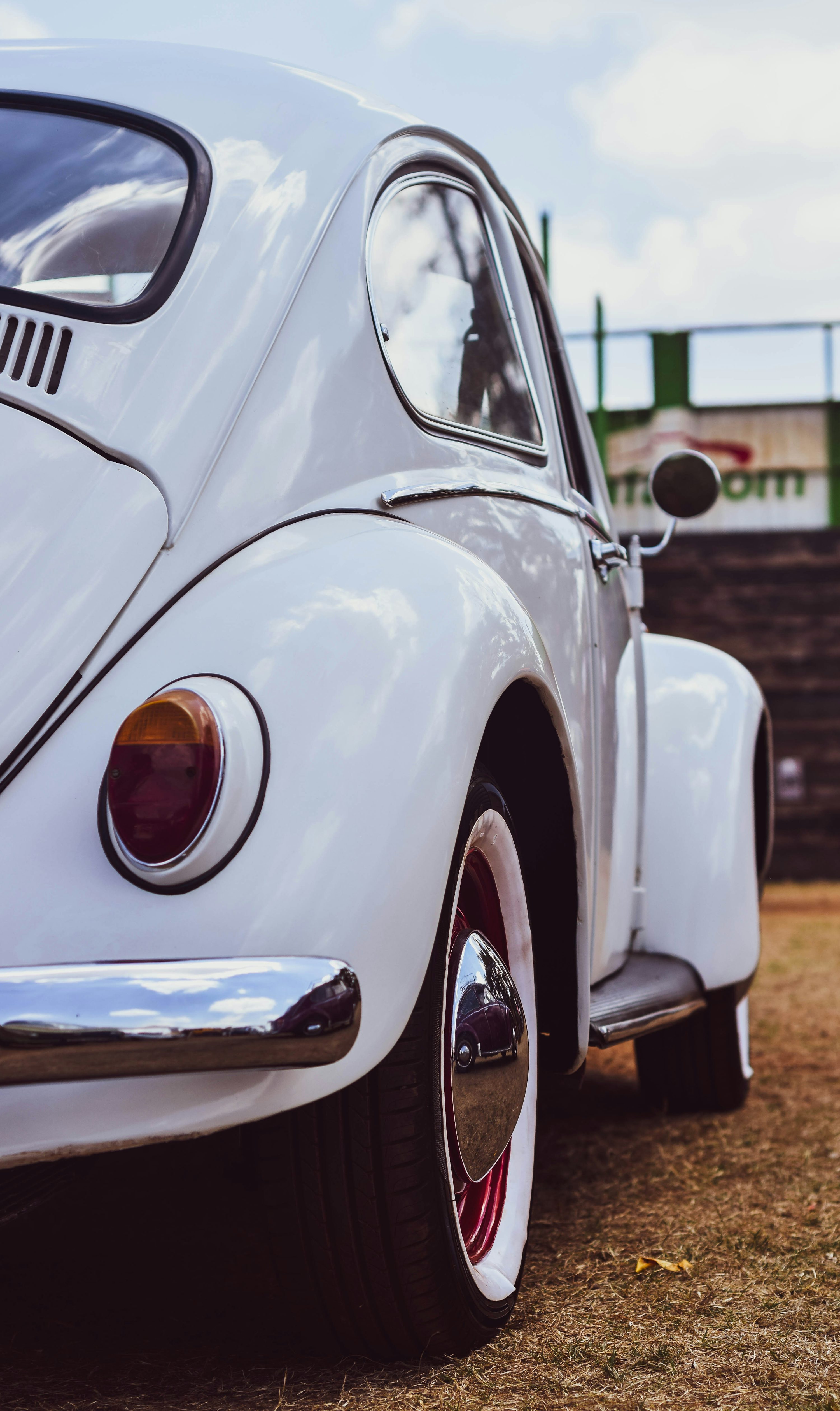 White Volkswagen Beetle photo