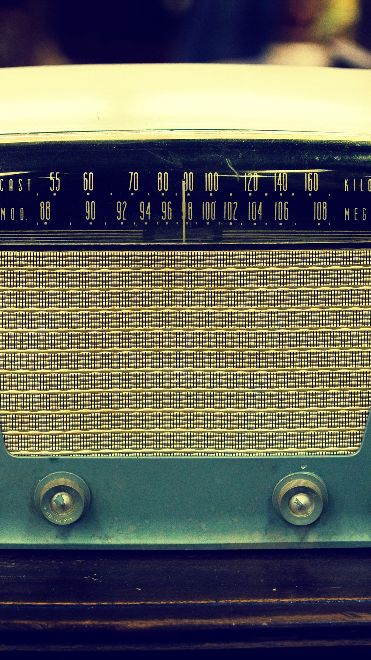 Vintage Radio Wallpaper for iPhone 11, Pro Max, X, 8, 7, 6