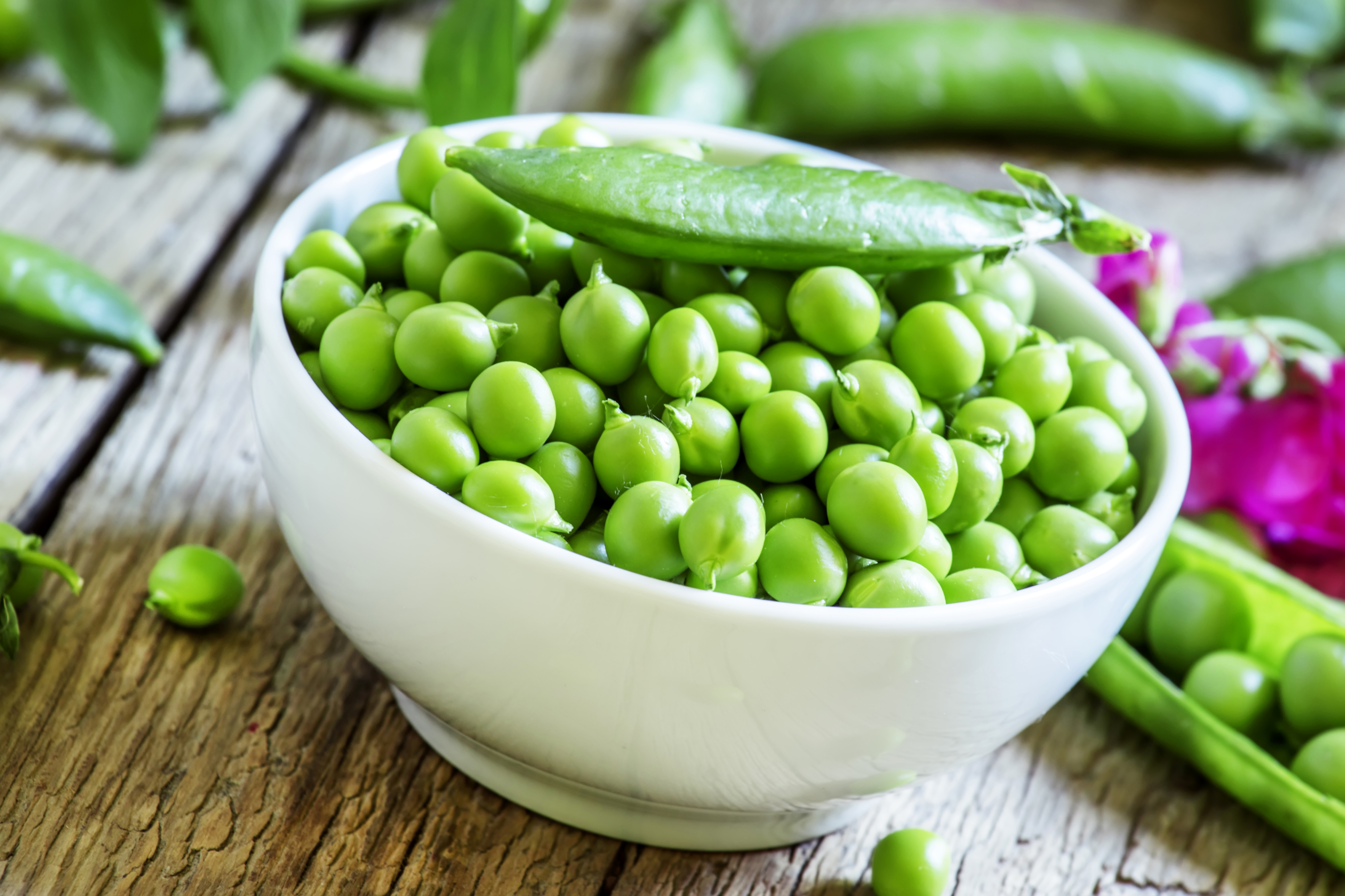 Fresh Green Peas Delight Ultra HD Food Wallpaper